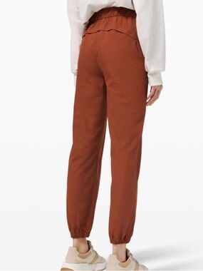 Lululemon Warpstreme High-Rise 7/
Jogger Dark Terracotta